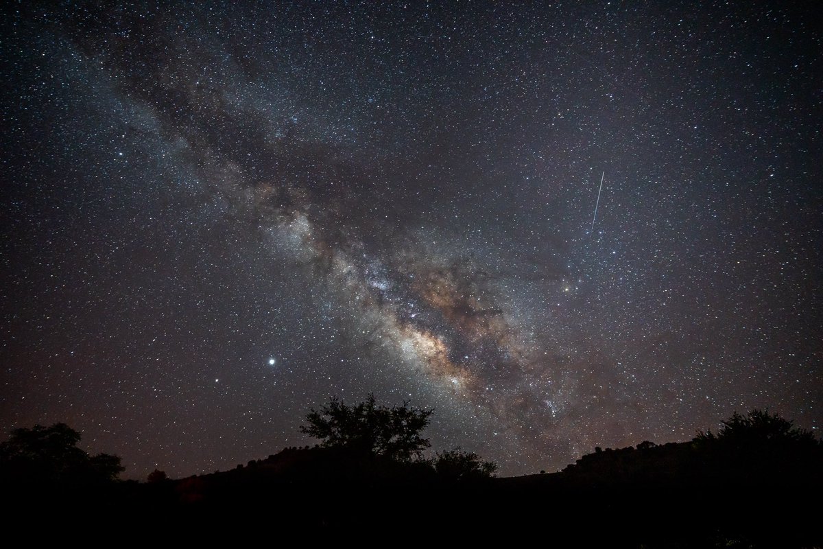 NabarretteSammy's tweet photo. Few Milky Way photos I took in Fort Davis this week #Astrophotography #Milkyway #notphotoshopped https://t.co/pBKVse8bJA