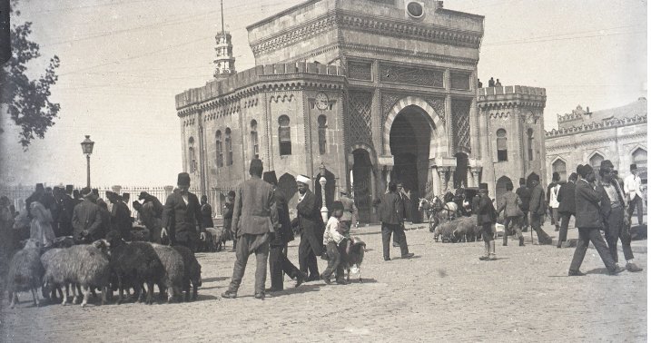 Kurban Bayramı dolayısıyla Bayezid Meydanı'nda kurban satışı
