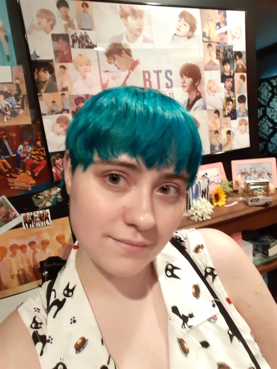 KolbMoora's tweet photo. So my hair is a new color now 😊 https://t.co/fQILsbytJ2