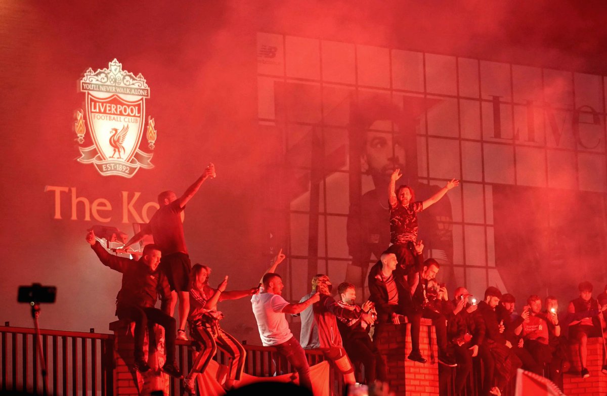 _RedsReport's tweet photo. The incredible party at Anfield to celebrate the Liverpool Premier League title 🎉🏆

#LIVCHE #LFC 🔴 https://t.co/gxfQfs3717
