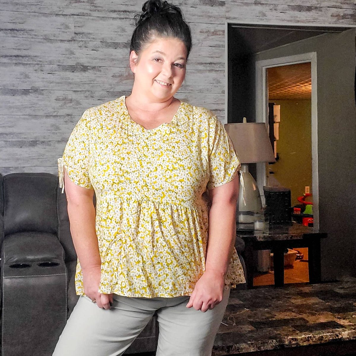 jeni_fini's tweet photo. #ad How cute and summery is this top by @hibluco_official!  This is officially the 2nd yellow top I own!  

#yellow #yellowtop #yellowblouse #gifted #hibluco  #amazon #amazonfashion #fashionblogger #fashionover40 #fashionstyle #mystyle #myfashion #styleover40 #summertop #plussize https://t.co/dbYn6zEaqZ