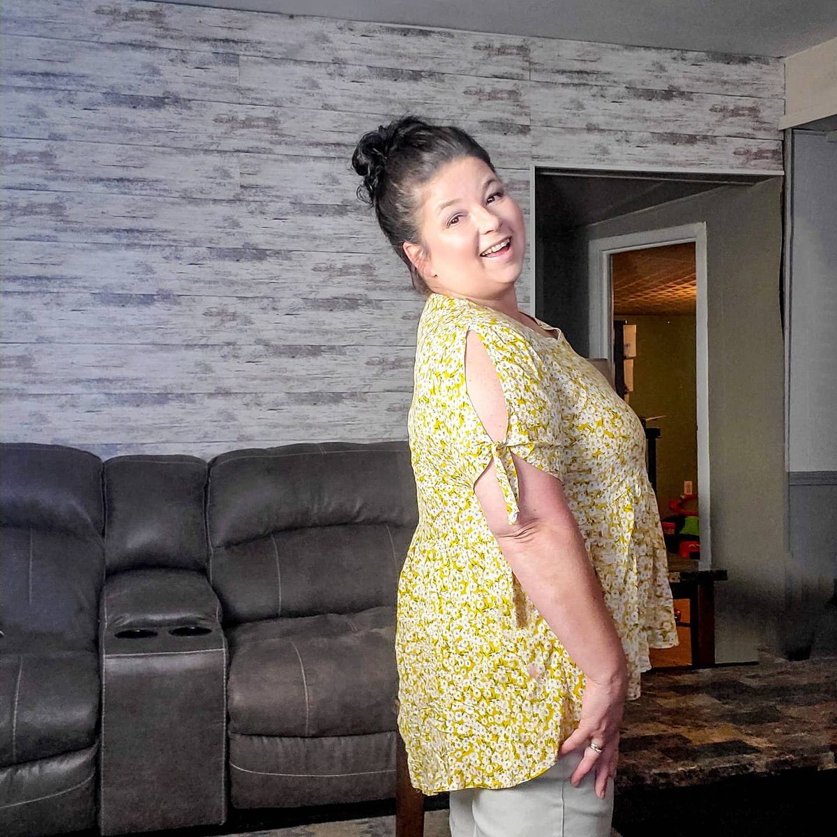 jeni_fini's tweet photo. #ad How cute and summery is this top by @hibluco_official!  This is officially the 2nd yellow top I own!  

#yellow #yellowtop #yellowblouse #gifted #hibluco  #amazon #amazonfashion #fashionblogger #fashionover40 #fashionstyle #mystyle #myfashion #styleover40 #summertop #plussize https://t.co/dbYn6zEaqZ