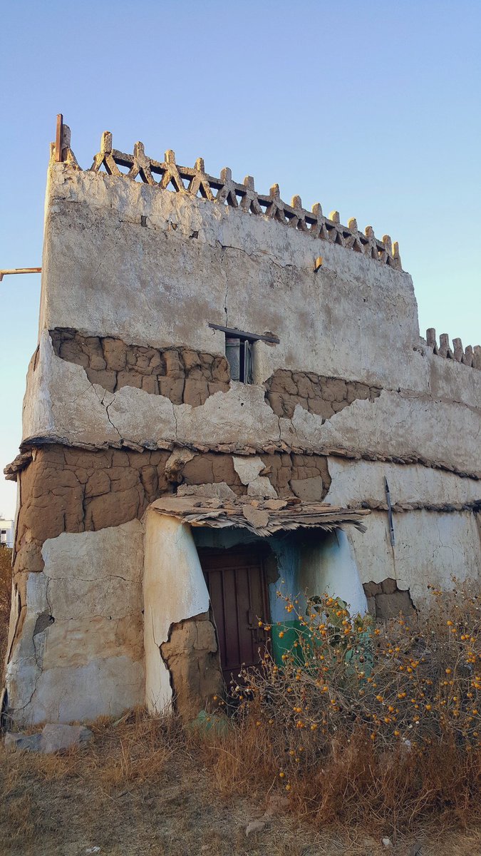 AbdulelahAlfars's tweet photo. @SaudiTourism @IAseeer @AsirTourism @KSA24 @JamalBnHuwaireb @hanialimoqbel @alrobai28 @majed_cs @VisitAseer @Mal_hothaly @abd_al3li @Salwaalomran @mhamazni @NtSafaBaz @azeez9831 @aliasire2 @SASCA_ABH @waj_22 @Sami__Jameel @fares_albashiri @drfalyahya @arabnews @FutaisBugnah @turki0601 @AL_gunme #فن من #فنون المحافظة على التراث الوطني في #السعودية🇸🇦قرية #المسقي الأثرية والواقعة بشعف #شهران جنوب شرق مدينة #أبها في منطقة #عسير جسدت إرث حضاري وثقافي وتميزت بنمط وطراز تراثها العمراني الشامخ واحتضنت مسجد أثري يؤرخ لآكثر من ألف عام وأشتهرت القرية بالزراعية ووفرة المياه الجوفية https://t.co/37Ljvcdcnz
