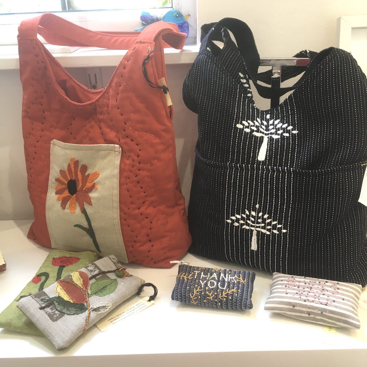 ShorehamArt's tweet photo. Beautiful unique hand stitched textile bags for all occasions ⁦@ShorehamArt⁩ by Sue Jones. #handbags #shoulderbags #textiles #sewing #Accessories #stitching ⁦@SussexLifeMag⁩ ⁦@ingenuemagazine⁩ ⁦@LoveShoreham⁩ ⁦@KirstieMAllsopp⁩ #shorehambysea https://t.co/7x8w9NT9Qp