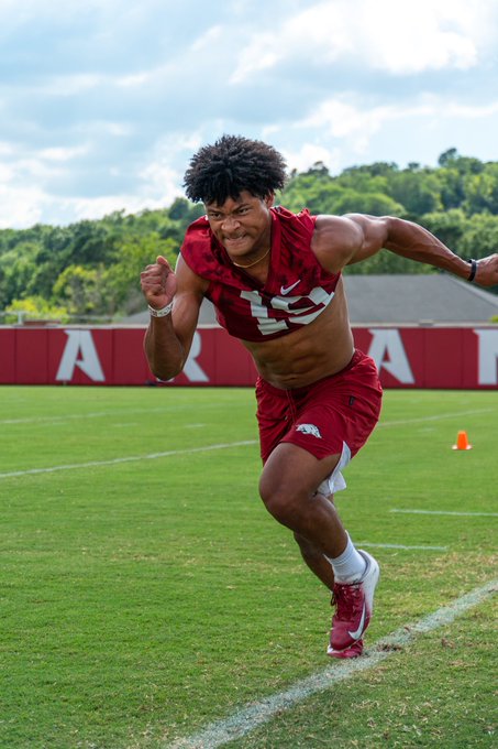 LegacyNE7v7's tweet photo. #LegacyNE alum & DB Khari Johnson @EliteKhariJ getting ready for his freshman season at the University of Arkansas!
#JoinTheMovement
#Legacy
#LegacyNewEngland https://t.co/j2LYtCjBd7