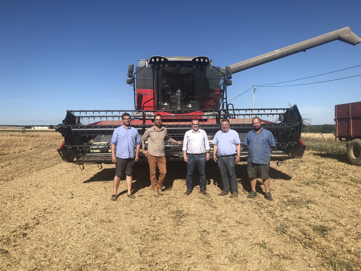 DoMoyse's tweet photo. invité par @georgesmuzart Président JA de l’Aisne, j’étais à Vierzy pour un tour symbolique de moissonneuse et ainsi signifier mon implication auprès de nos agriculteurs, bravo pour cette initiative ! #invitetonmaire @hautsdefrance @xavierbertrand @usaa_02 @JYBricout https://t.co/1kAvZzoacU