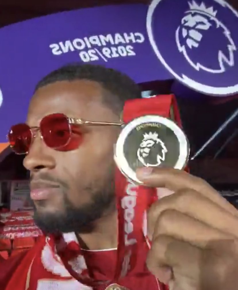 CaoimheSport's tweet photo. Living for Gini Wijnaldum being live on Instagram right now 😎 https://t.co/FriuX7jFJe