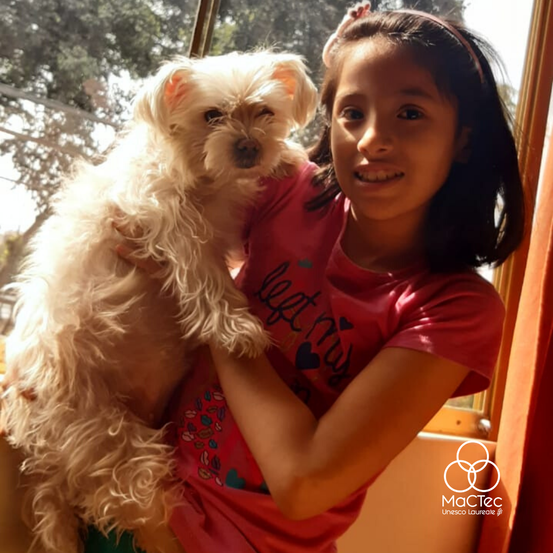 mactecperu's tweet photo. Podemos entender la ciencia mirando a nuestro alrededor. 🔍
¿Qué similitud hay entre la diversidad de animales y los anticuerpos?
Nuestras niñas de Beautiful Minds lo exploran!
#Covid_19 #Ciencia #GirlScientist #NiñasCientíficas #BeautifulMinds #Perú #MACTEC #UNESCO #GWEPrize https://t.co/1j0cuyrUJK