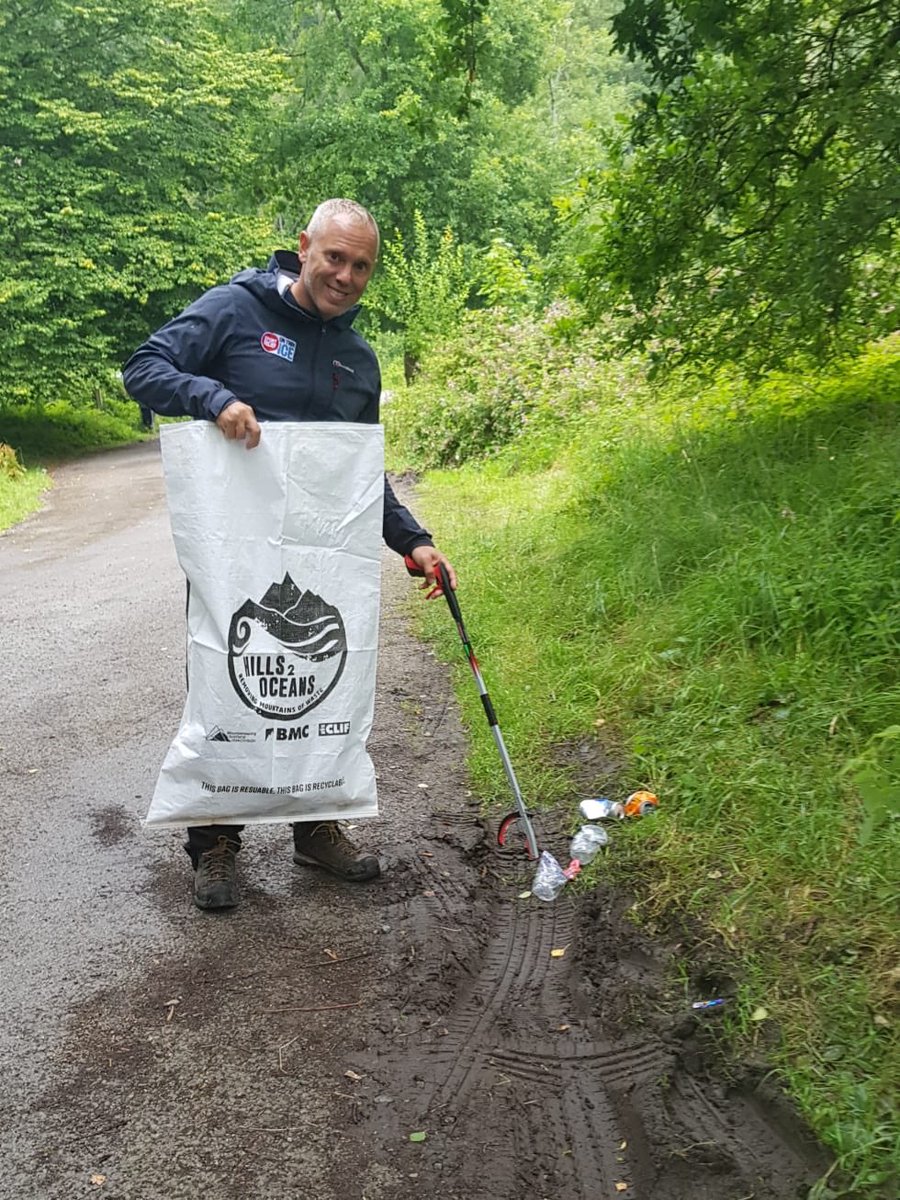 RobbieRinder's tweet photo. Don’t worry, someone else will pick it up. #selfish #LakeDistrict https://t.co/oDFj5VotrK
