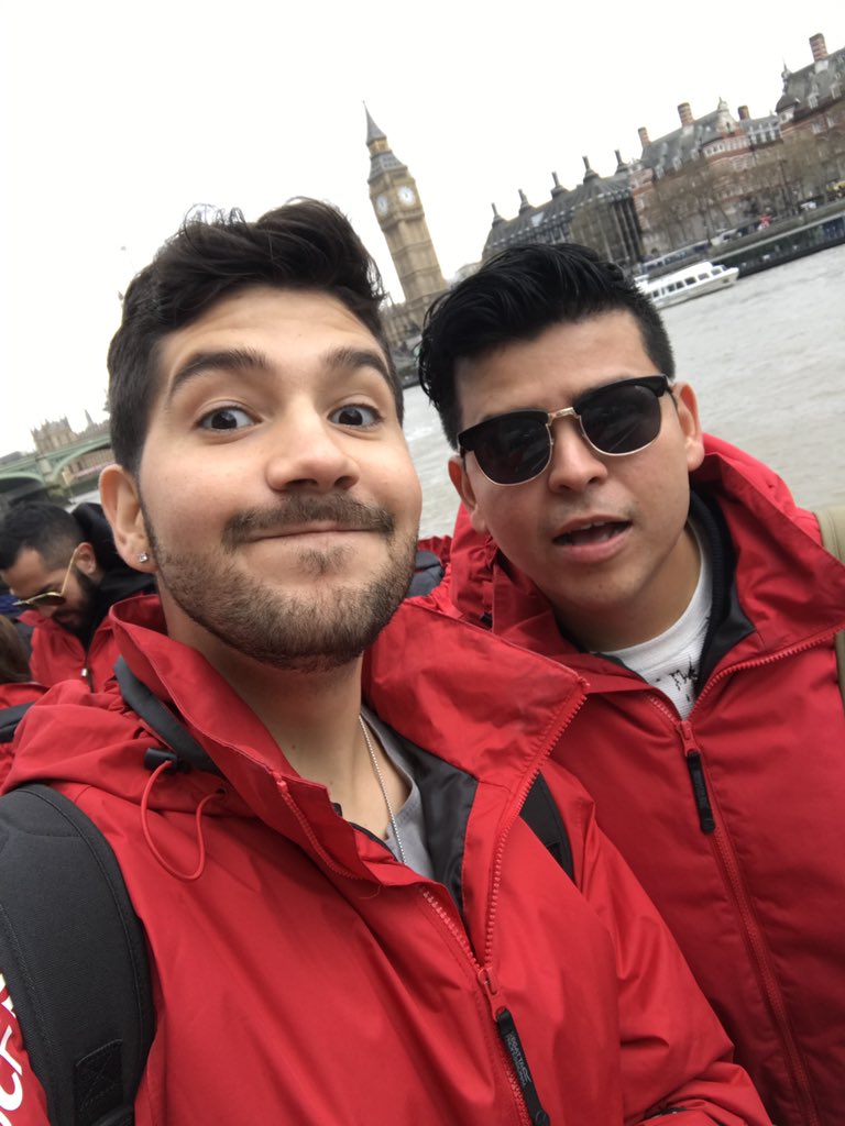 HectorTrejo's tweet photo. La foto destacada del día de hoy con mi manager en Londres con el Big Ben de fondo antes de que lo pusieran en remodelación. Londres es uno de mis lugares favoritos del mundo y espero poder algún día regresar. 🇬🇧❤️ https://t.co/7YXGu30Cd0