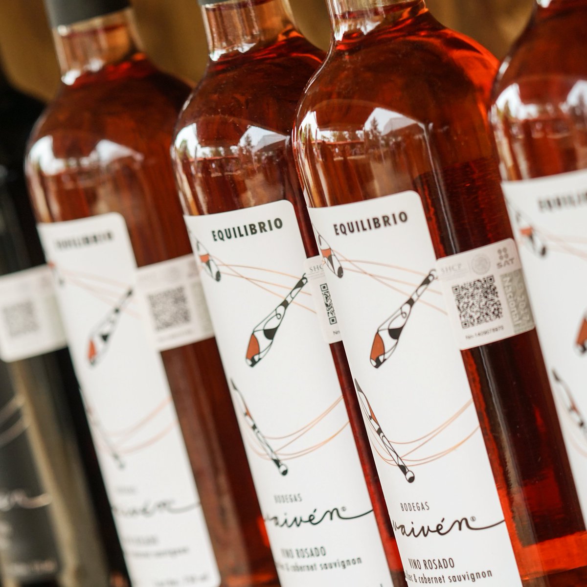 ¿Y tú ya probaste nuestro vino #EquilibrioRosado? 🍷