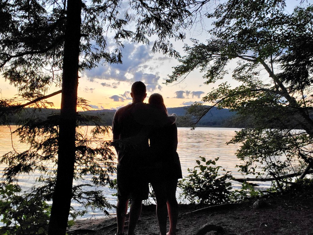 mtn_lust's tweet photo. Waters edge wandering with my bestie 🏞🌄👫 https://t.co/7WbXrKTZw5