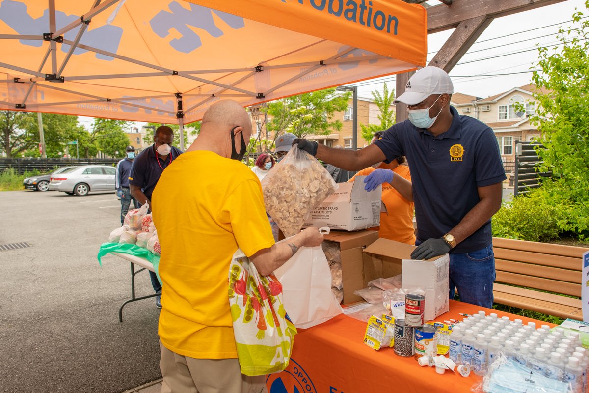 FoodBank4NYC's tweet photo. .@nycneon Nutrition Kitchens are neighborhood food pantries that help people transitioning from the justice system to stay on the right track. (1/3) https://t.co/syMq2A6jNr