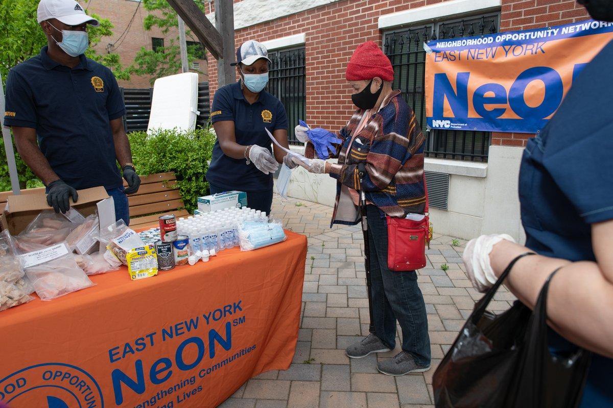FoodBank4NYC's tweet photo. .@nycneon Nutrition Kitchens are neighborhood food pantries that help people transitioning from the justice system to stay on the right track. (1/3) https://t.co/syMq2A6jNr