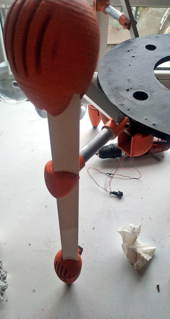 alberto_orco's tweet image. En fin, la civilización no va a acabarse ella sola y lo sabéis. Hay que construir robotos asesinos. 😇

#modding #casecon @Thermaltake_ES