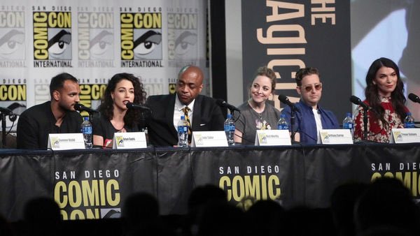 swanxmaximoff's tweet photo. The Magicians cast Comic Con 2019~ I wish they were doing a virtual panel this year 😢 #ComicConAtHome #ComicCon #themagicians #savethemagicians https://t.co/rlN4qIzD4g