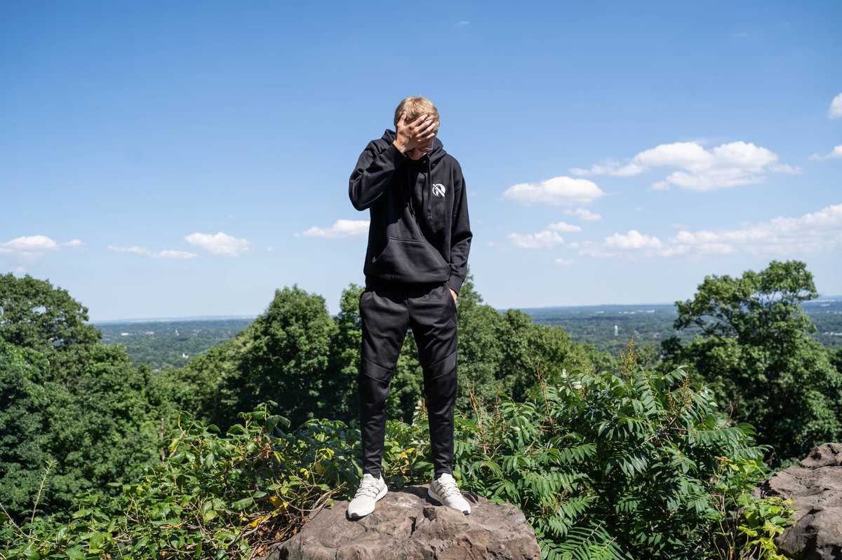 KYLUSIVE's tweet photo. Yesterday was a day to remember. First Noble photo shoot in the books. I'll be posting more shots soon. Shout out to my boy @MaloneyMedia for stopping by โฅ๏ธ #NobleNation https://t.co/82UEceLWGH