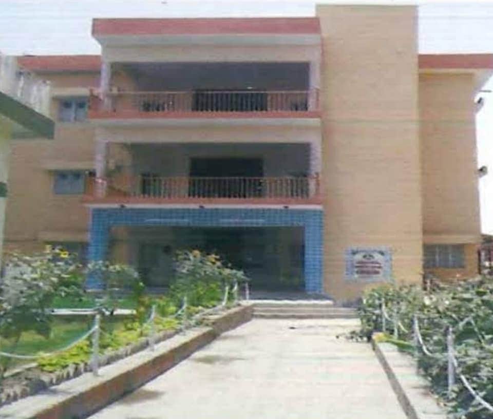 nsabbasiOff's tweet image. چلو چلو لاڑکانہ چلوجہاں مریضوں کا کوئی پرسان حال نہیں لاڑکانہ سول اسپتال کی مجموعی بجٹ 3 ارب 2 کروڑ 15 لاکھ 34 ہزار 410 روپے ہےسندھ حکومت اتنی کثیر رقم لاڑکانہ کے شہریوں کی صحت پر اسپتال انتظامیہ کو سالانہ فراہم کررہی یہ رقم کہاں اور کیسے خرچ ہورہی ہے؟؟