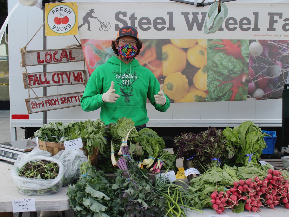 SeattleFarmMkts's tweet photo. Author @leelb encourages folks on a low-income budget to "Think Seasonally," in Good and Cheap:A Healthy Cookbook for Food Stamp Budgets. "During their local growing season, fruits and vegetables are generally cheaper and definitely tastier than outside of season." #GoodAndCheap https://t.co/ABuBQmhg2C