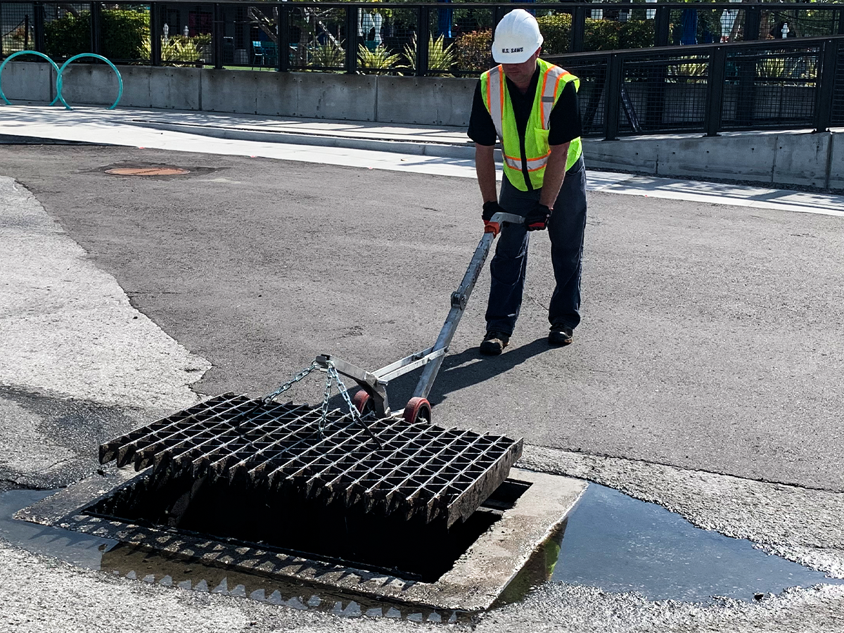 Let's get you lifting those stubborn storm gates safely and efficiently!
.
.
#ussaws #ussawsstrong #waterworks #magneticlifting #manholelifter #stormgrate #safelifting #efficientlifting