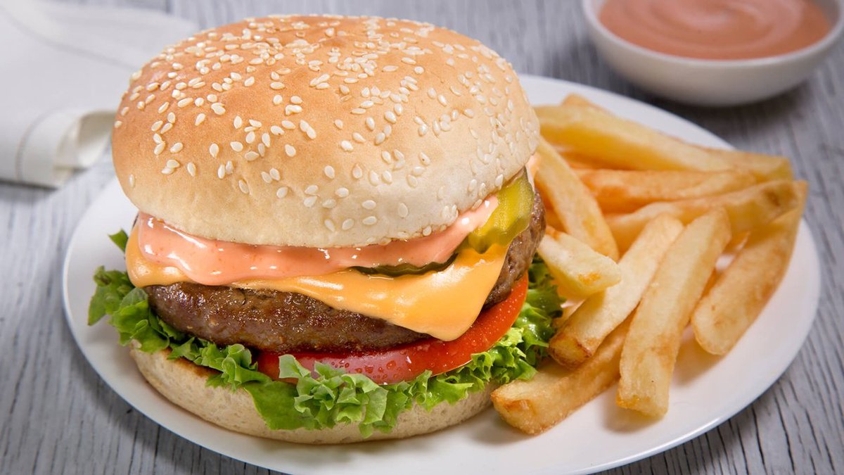 Encuestando's tweet photo. 📊 ¿De que eres más?

RT 🔄 PIZZA
MG ♥️ BURGER https://t.co/wkd9IeClSh