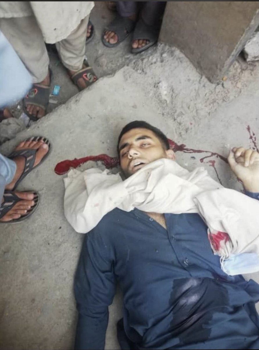 kashmalajehang1's tweet photo. Muhammad Awaise my junior,a student of pharmacy (last year) has been killed today due to the "fazul dushmani wala trend in pthan families" 
Janay kab tak in tradtions  or fazul kisam kay culture or so called gherat ke waja say kitni or janen zaya hongi😭
#JusticeForAwais https://t.co/PC4UkBCBfU