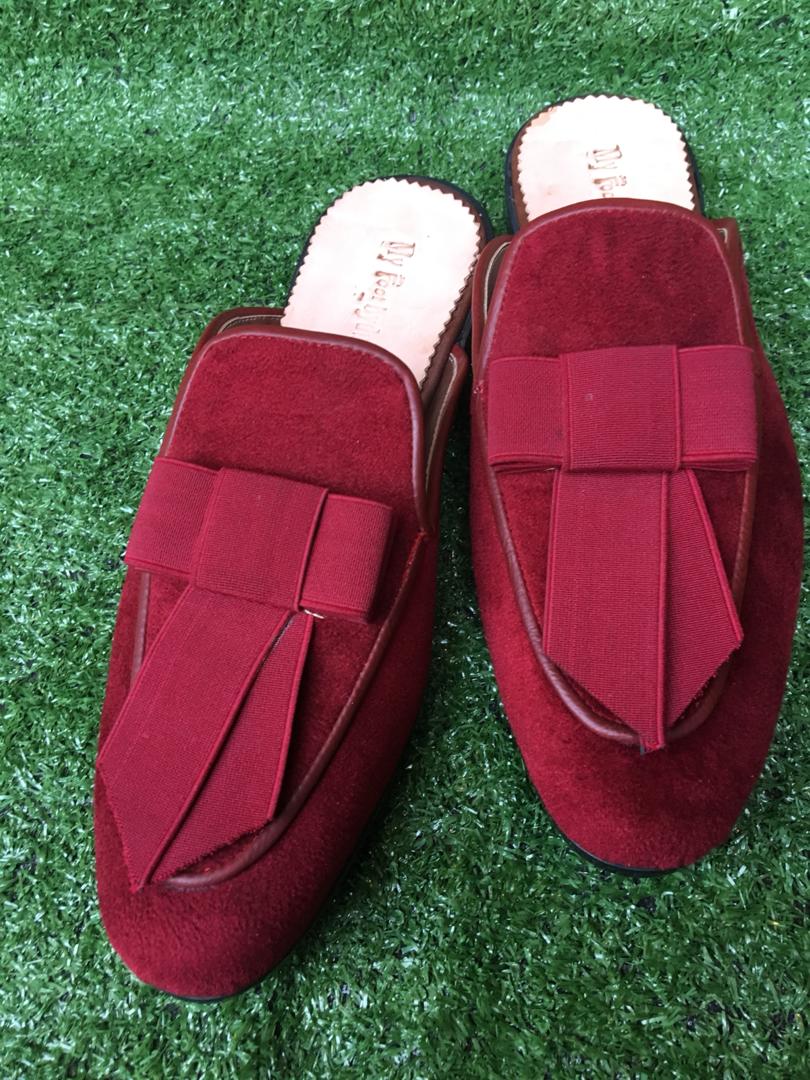 pholu_now's tweet photo. Lick your screen 💋 😜
This can be yours before Sallah for just #13,000.
#menmules #numbersapparel #madeinnigeria #bbnajia2020 #abujashoemaker #lagosshoemaker #2020sallah #owambe #weddings #lagosparty #parry #Arewatwitter #arewakids https://t.co/dVrtAApzzy