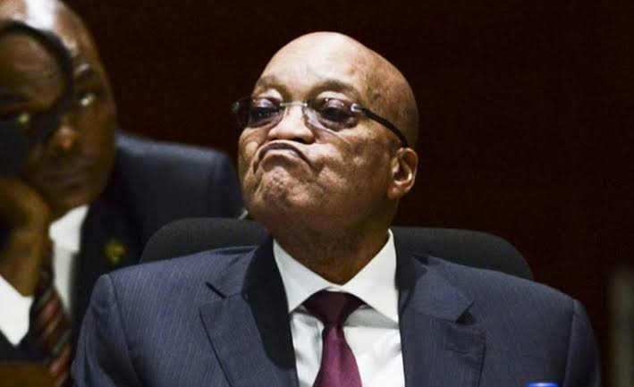 B_somethingkerj's tweet photo. @AdvoBarryRoux @PresJGZuma "Kukhona abantu abonogovane abahlale belobiza belandela ibhodwe eliconsayo" https://t.co/65Fgar8SzJ