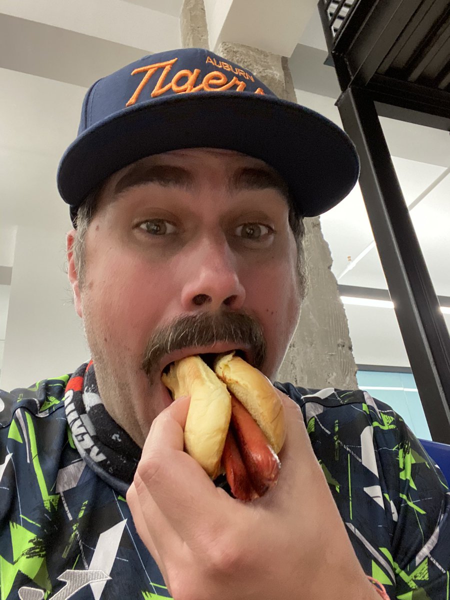 BarstoolBigCat's tweet photo. Glizzy Gang #HappyNationalGlizzyDay https://t.co/D5FIeww39o