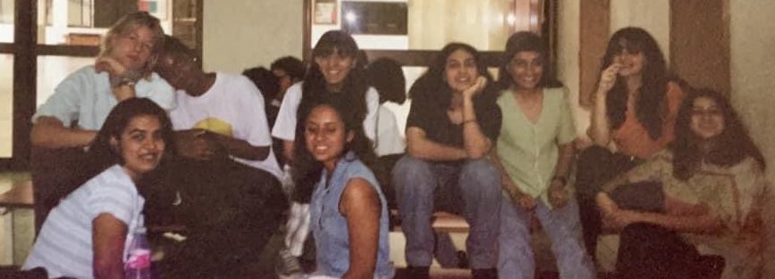 FLAnderson's tweet photo. Loving this.. how awesome to have just been sent this from my days in Oman #enas #natasha #maya #nadin #omar #atousa #becky #nouran..love you ladies 💖🥰🥰🥰 https://t.co/gp2AyhATMH