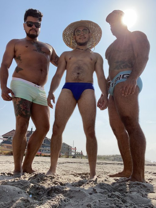 Beach day with @TheDevanMack @GioGrantXXX  #bear https://t.co/FC4oWSbYp9