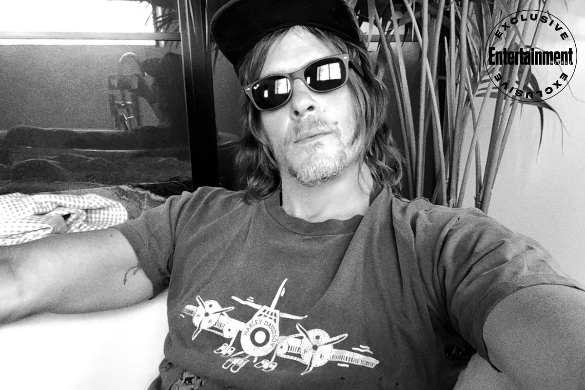 TWDBrasil's tweet photo. Norman Reedus em Portraits da Entertainment Weekly para a Comic-Con. #ComicConAtHome https://t.co/6uASj5QDD7
