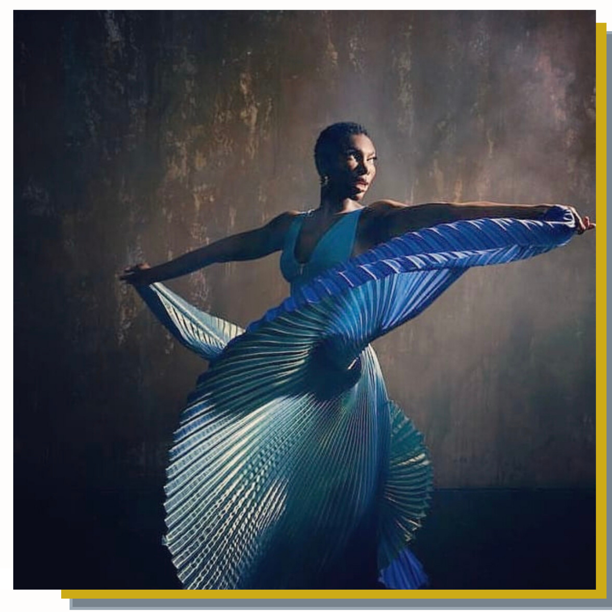 cumbedance's tweet photo. Our #WorldClassWoman of the week is Michaela Coel. This Ghanaian beauty from London is best known for creating and starring in the E4 sitcom "Chewing Gum" and HBO comedy-drama series "I May Destroy You".
But here at Cumbe we're just geeking out over these gorgeous dance shots! https://t.co/sLiVRQKk9X