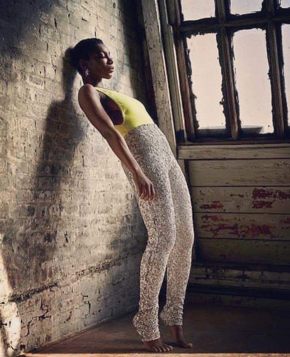 cumbedance's tweet photo. Our #WorldClassWoman of the week is Michaela Coel. This Ghanaian beauty from London is best known for creating and starring in the E4 sitcom "Chewing Gum" and HBO comedy-drama series "I May Destroy You".
But here at Cumbe we're just geeking out over these gorgeous dance shots! https://t.co/sLiVRQKk9X