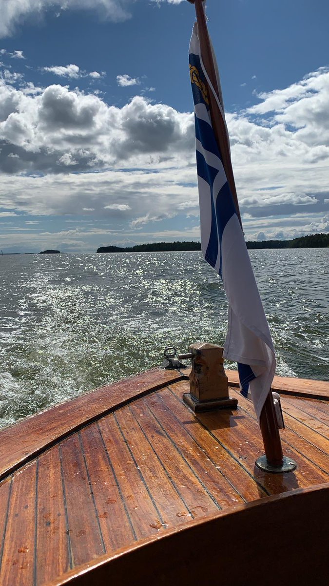PetriPellikka's tweet photo. Cruise of summer 2020: from Espoo Kivenlahti with 50 years old mahogany boat to new home in Porvoo. Espoo, Helsinki, Sipoo look beautiful from this view angle. #cruising #woodenboat #sealife #summalainen #fiskari https://t.co/o383sCRKm9