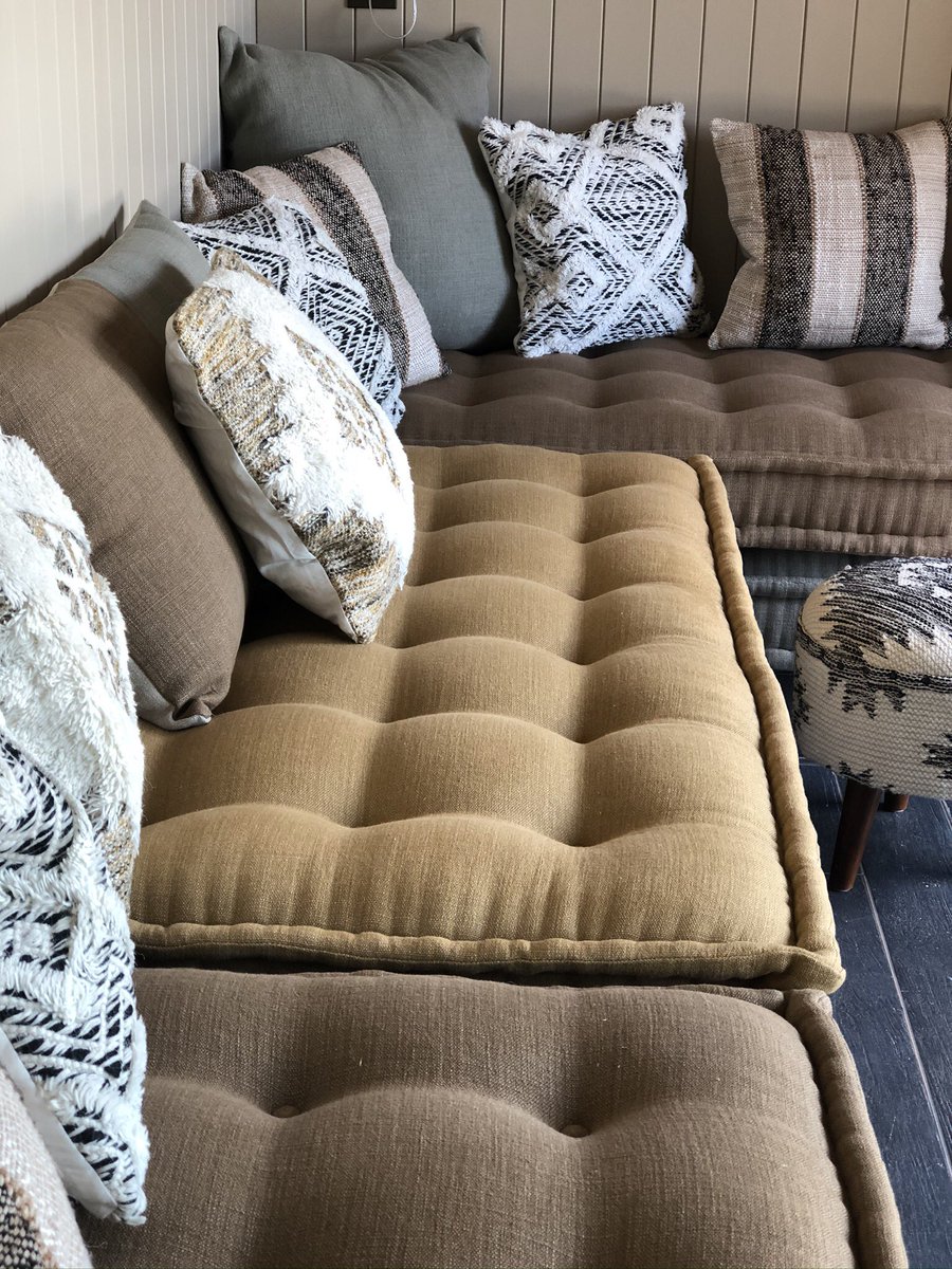 ashtonhouse_des's tweet photo. French style mattresses serve as super smunchy seating in this recently completed cabin #madeindevon #fineupholstery #cabinproject https://t.co/dmrdpOMv9l