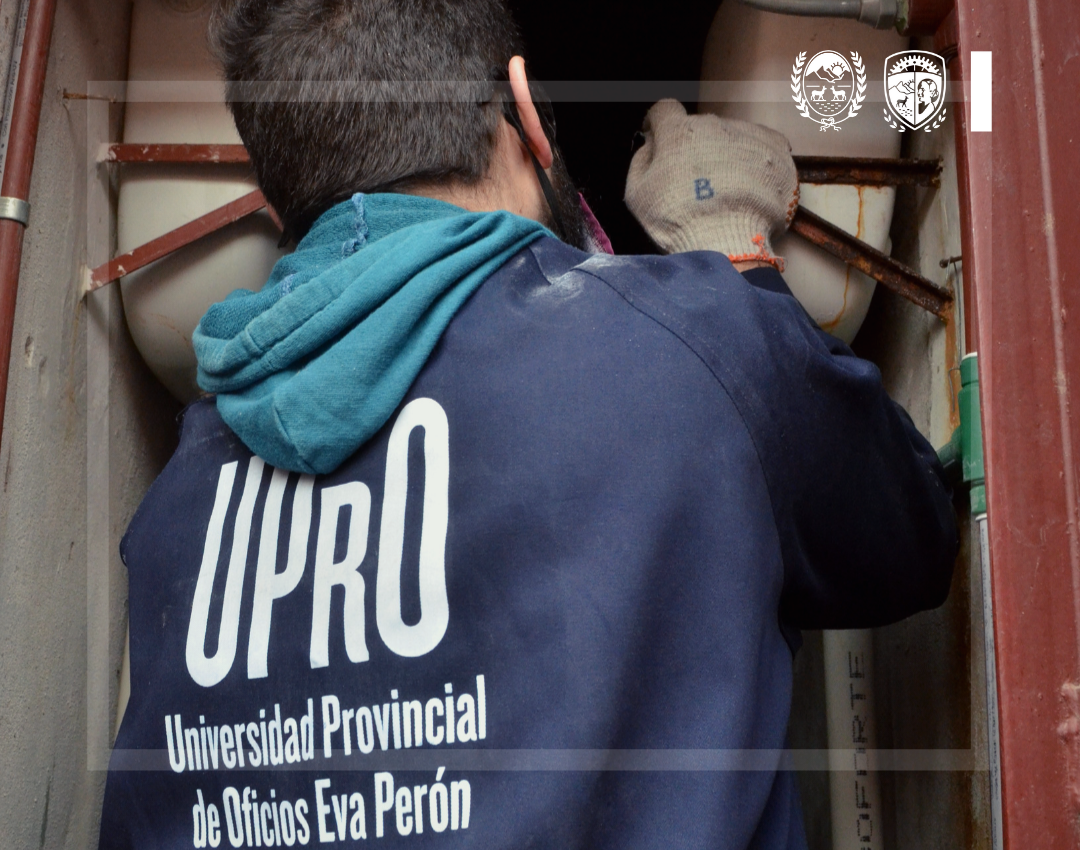 uprosanluis's tweet photo. ¡RECIBIMOS AL MINISTRO DE EDUCACIÓN! 👏
En el marco del programa "LA UPRO EN TU ESCUELA" el Ministro Andrés Dermechkoff junto al Rector de la Univesidad visitaron los establecimientos educativos en los que se llevan a cabo las refacciones.
#UPROSuma #LaUPROEnTuEscuela https://t.co/GH9S6XfSSv