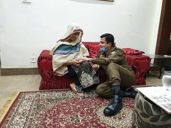 iamhamzaabbasi's tweet photo. SP Rai Mazhar, RESPECT ❤️... #ThankyouRaiMazhar #zoobiameer https://t.co/2lzmnnBJLN