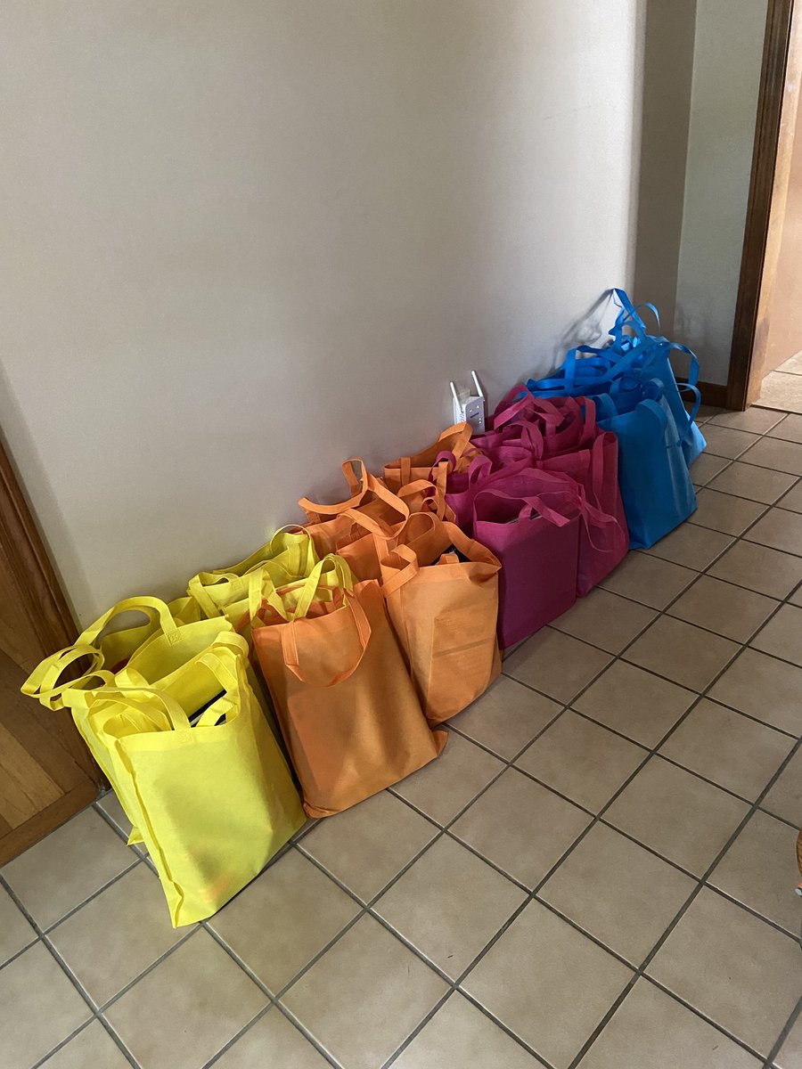 VUB_MA's tweet photo. School supplies are essential and students can't learn properly without having appropriate supplies. We are excited to provide school supply kits to our VUB participants.

Each kit contains many basic supplies they will need as they enroll in college! https://t.co/PZNsMFa7PG