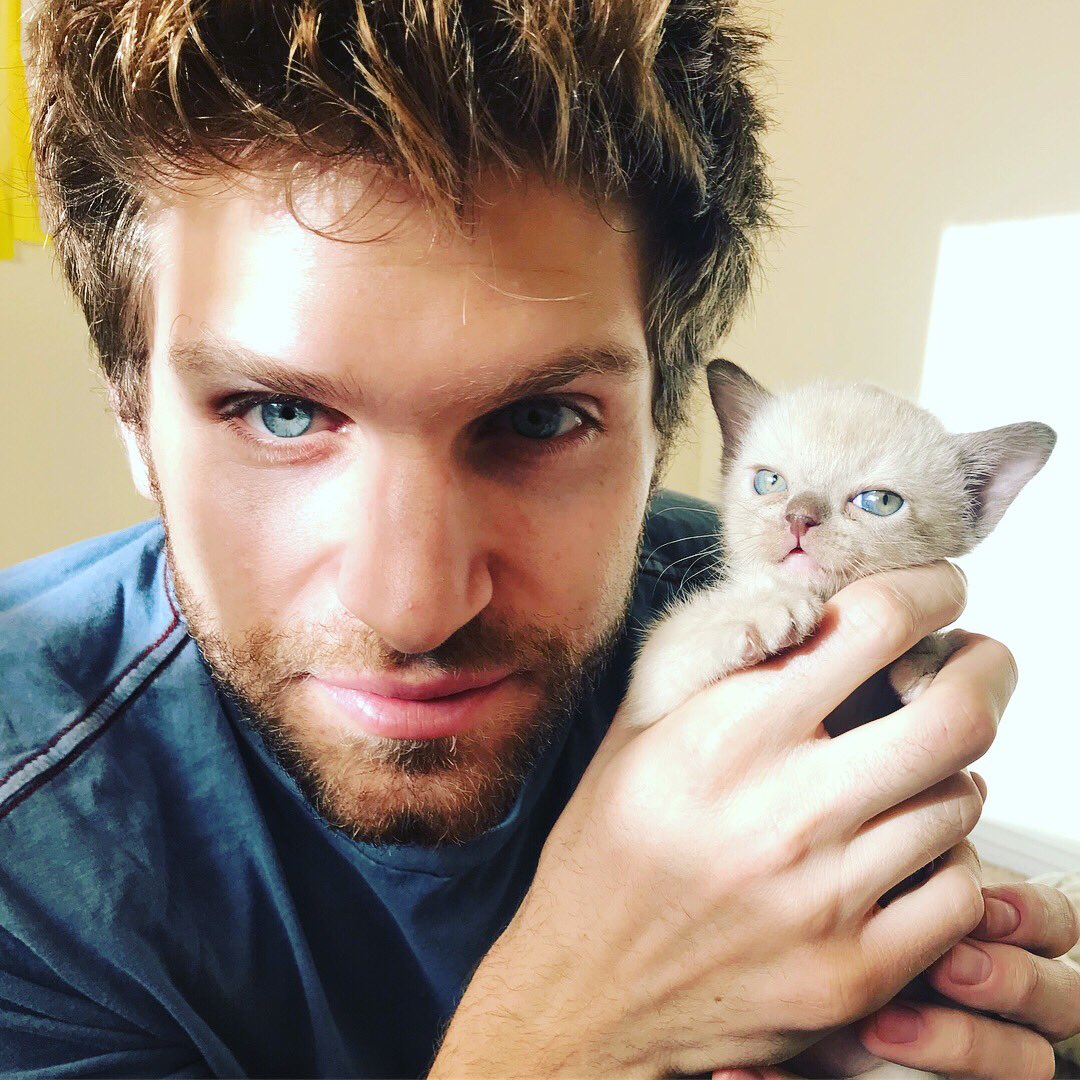 Hoje é aniversário de 31 anos do Keegan Allen, nosso eterno Toby Cavanaugh. Happy birthday  