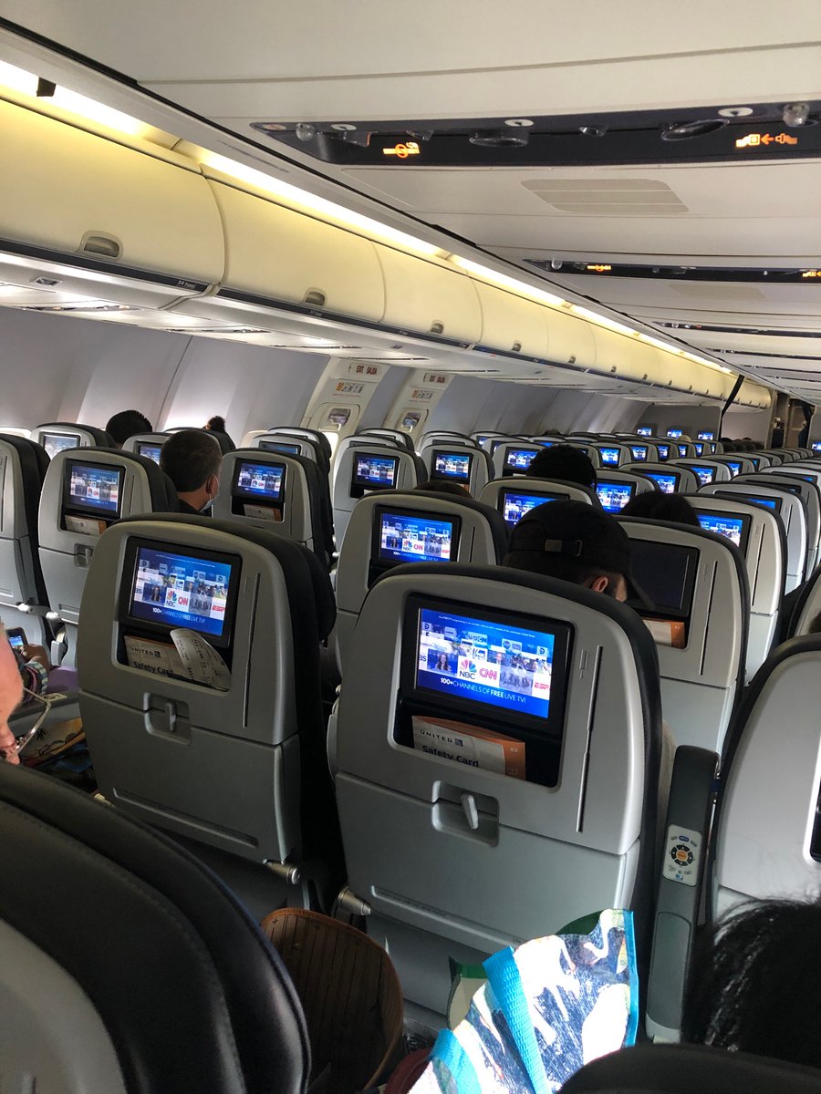 MACGlossChick's tweet photo. I don’t normally do this but @united why are your flight attendants NOT letting us social distance on this flight from FLORIDA!!! I’m on Flight UA1038 and your attendants are less than friendly...what’s up with that? Rows 21-23 are empty and they are NOT letting us move around https://t.co/uvAXxTYBiV