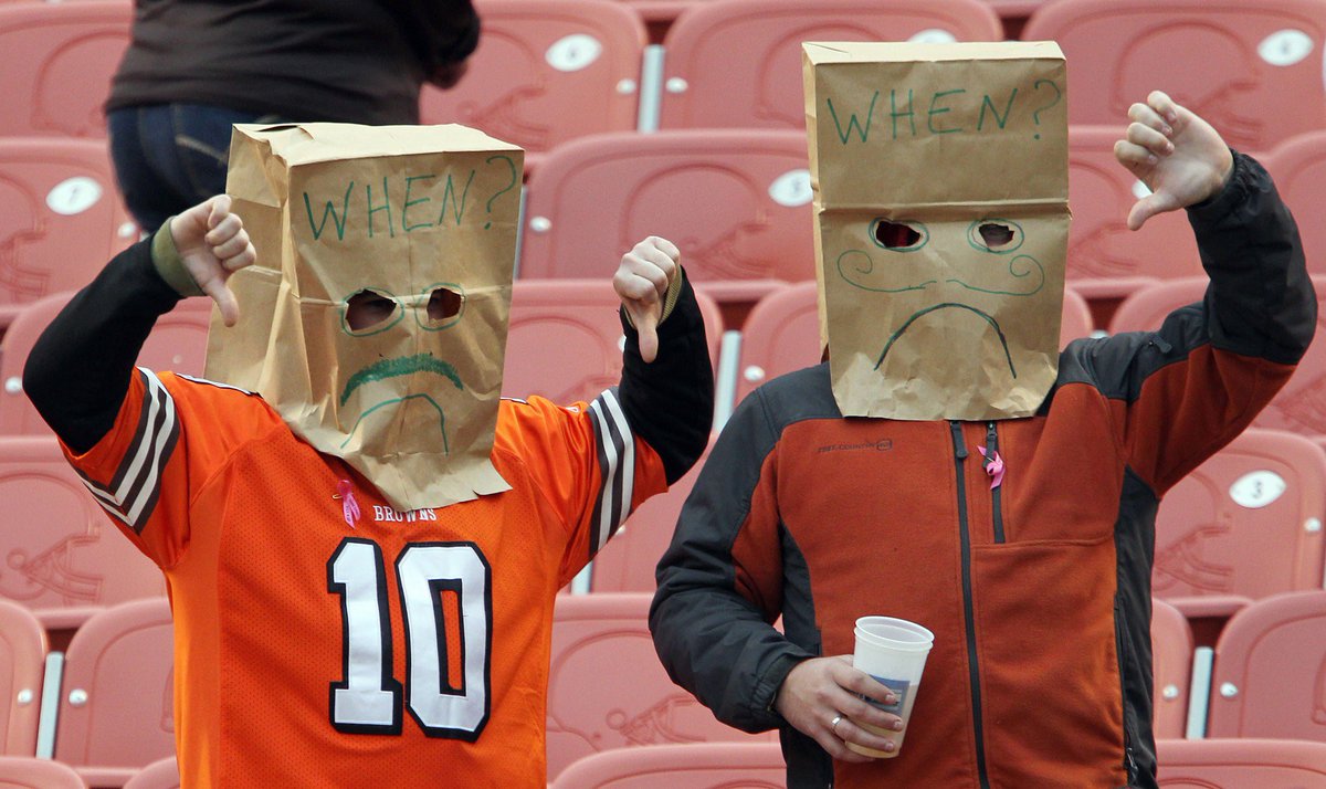 NFLMemes's tweet photo. Browns fans have been doing this for years https://t.co/FAQLsjQzPY