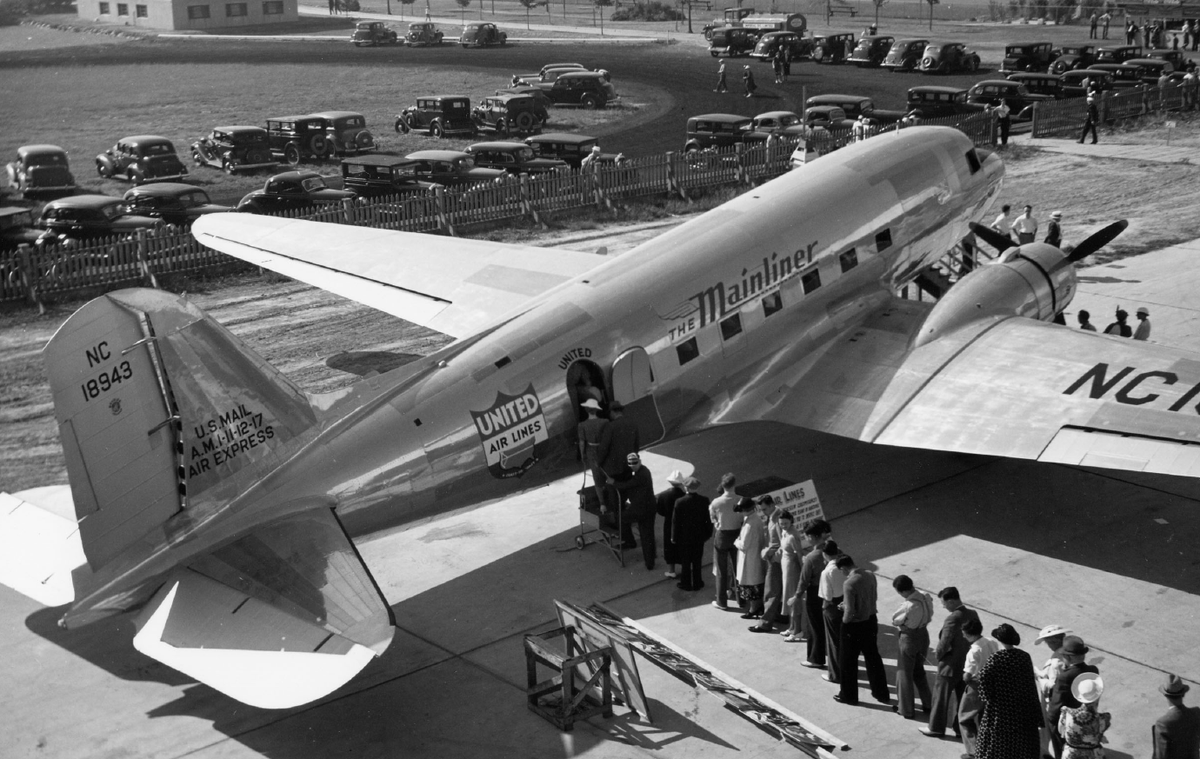  @united, the first major transcontinental airline, inaugurated service to Vancouver from Seattle on July 1, 1934. A new 10-passenger Boeing 247 carried passengers, mail and cargo.  #YVRBDAY