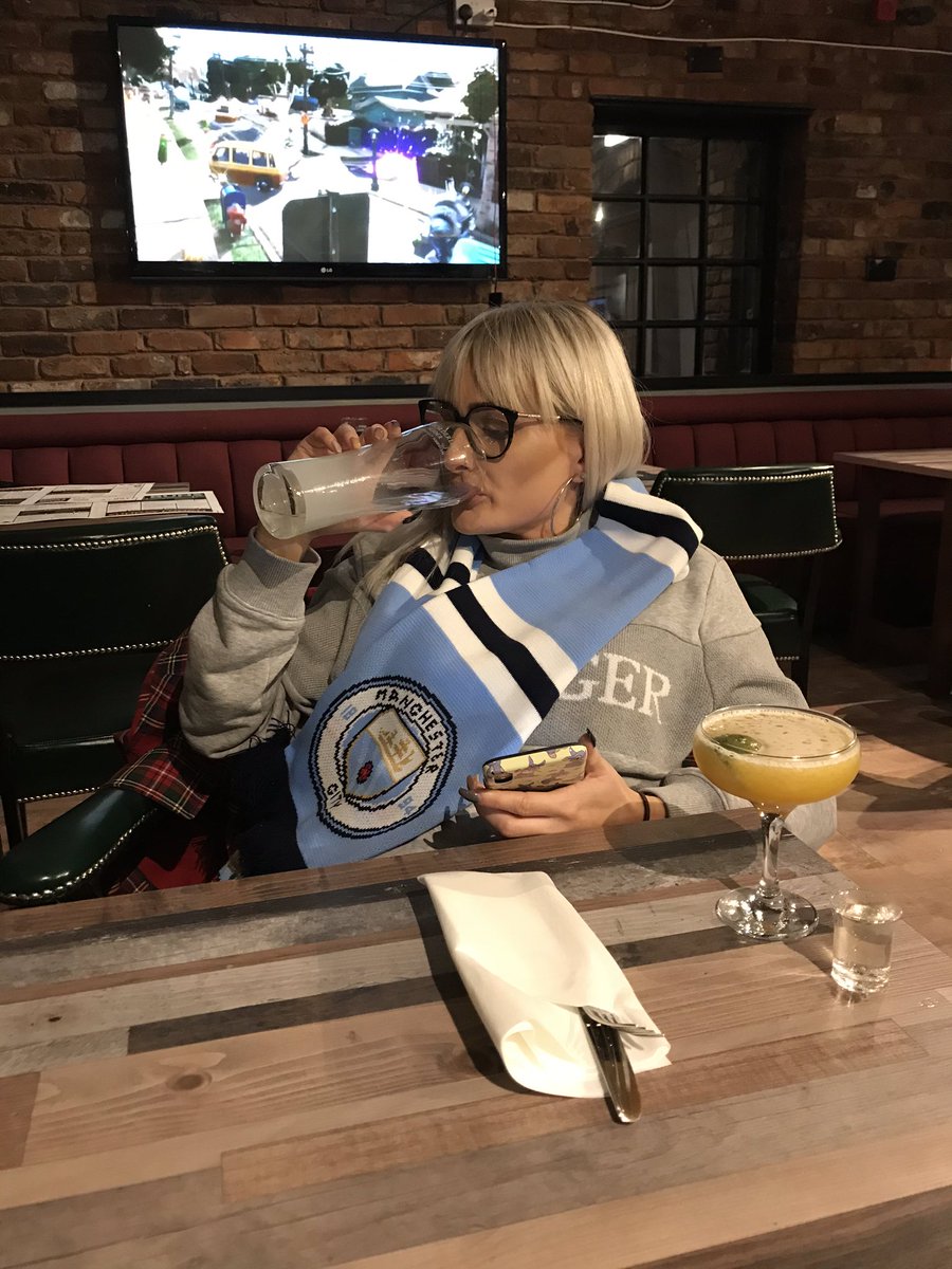 TRobbo27's tweet image. Happy birthday to the stunning @KimClasby it should be our first as mr and mrs but our time will come #2021 #rocket #dontchage #wifetobe