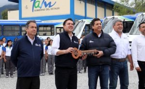 YesToos's tweet photo. SE LE CAYO EL TEATRO En febrero de 2019 Fernando Campos EN simbolico evento, entregaba 8 autobuses con una inversión de casi 9 Millones de Pesos. (Hasta el gober estuvo en la entrega). Y que CREEN? Solo Eran rentados. Ya fueron recogidos de TODOS los planteles. #ITACE #Tamaulipas https://t.co/4t2tZutbAk
