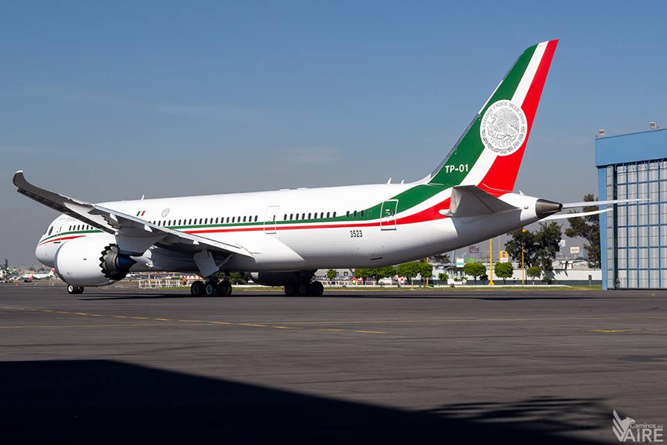 SinReservasInfo's tweet photo. El avión "presidencial" regresa a México. El #B787-8 se encuentra realizando el vuelo #FAM3523, cubriendo la ruta Victorville - Ciudad de México.
▶️ https://t.co/l0OvUGhePi
#CaminosdelAire #Noticias #AviacióN #Boeing #Dreamliner #FuerzaAéreaMexicana #EjéyFAM #FAMx #TP01 #XCMEX https://t.co/EgyCR7sqaJ