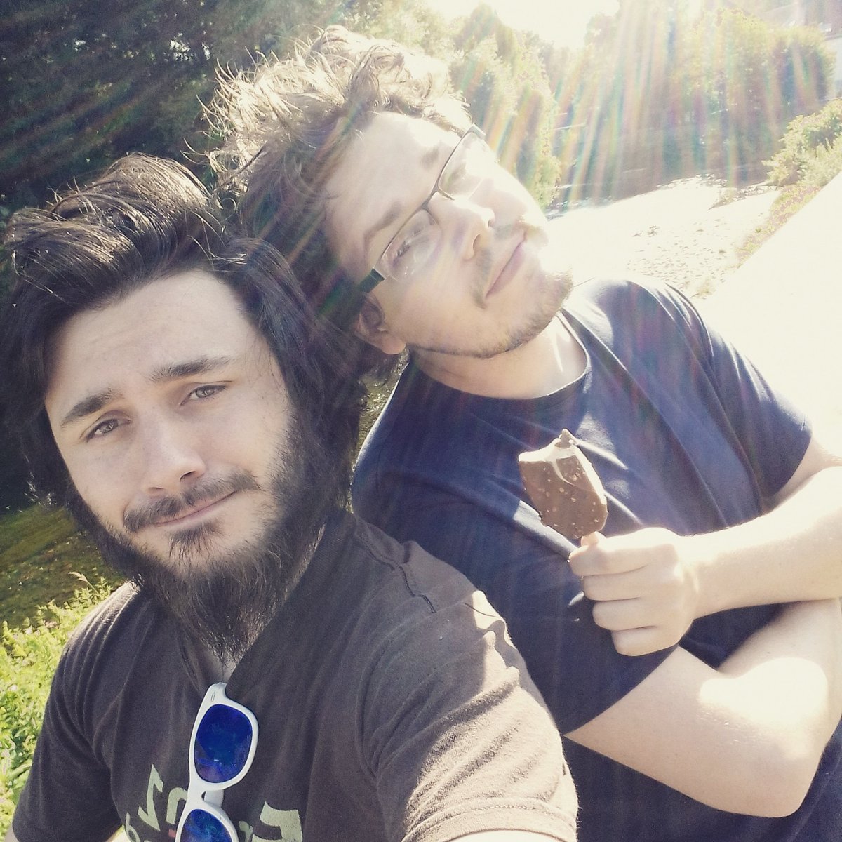 Passage004's tweet photo. 4h de balades en campagne avec le bon @Mister_Ornicar 👌
Lessivé mais quel plaisir
Et ça part en Barbecue 💜
#2freres #amitié #bg #roadtrip #photographie #selfiesurtelephone #partage #10YearsOneDirection https://t.co/MPeeEjGEVT