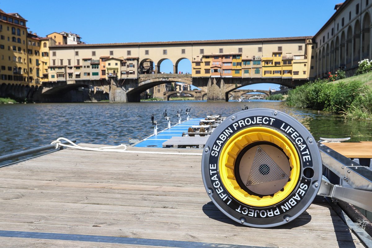 lifegate's tweet photo. A questo link il servizio del @Tg1Raiofficial sull'installazione a #Firenze del #Seabin di #LifeGatePlasticLess e @Coopitalia, un cestino mangia-plastica che 7 giorni su 7 ripulirà le acque dell'Arno: https://t.co/3fB5nSWWfF https://t.co/Ob6kpSOLTx