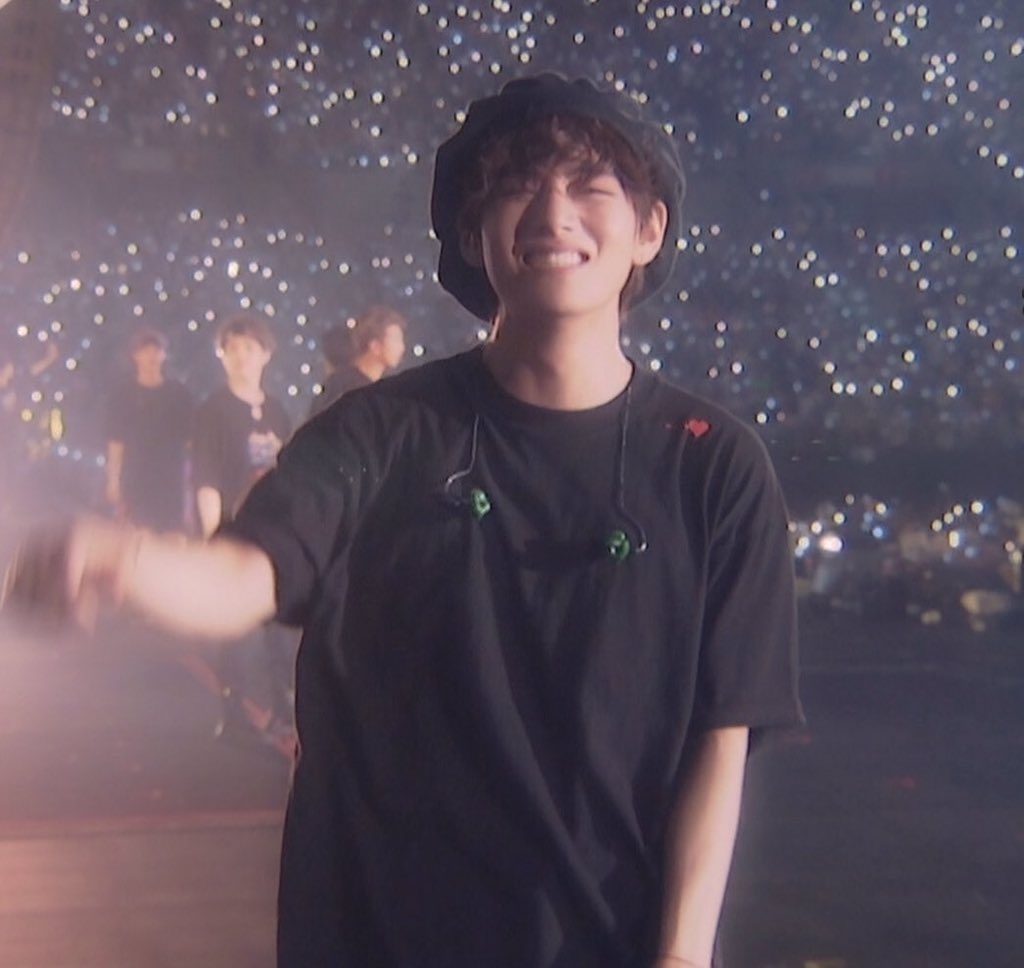 ✦ tweet media