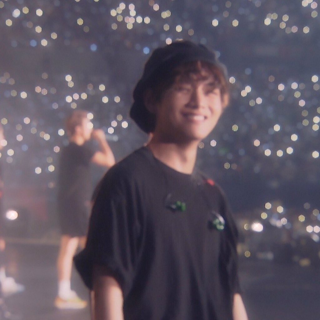 ✦ tweet media